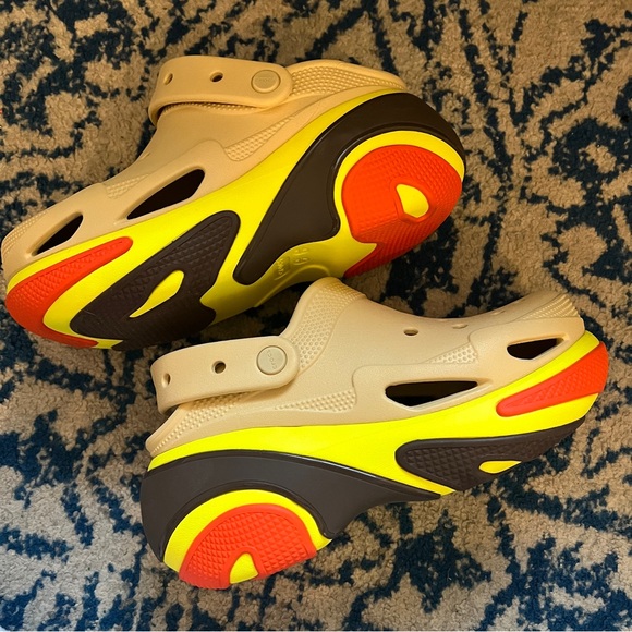 CROCS Womens BUBBLE CRUSH CLOG SESAME W 9- M 7. - Picture 5 of 7